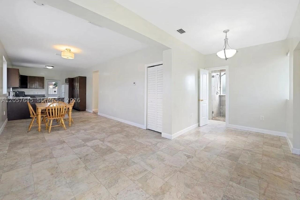 8861 Sw 127th Ter #0 - Photo 5 of 25