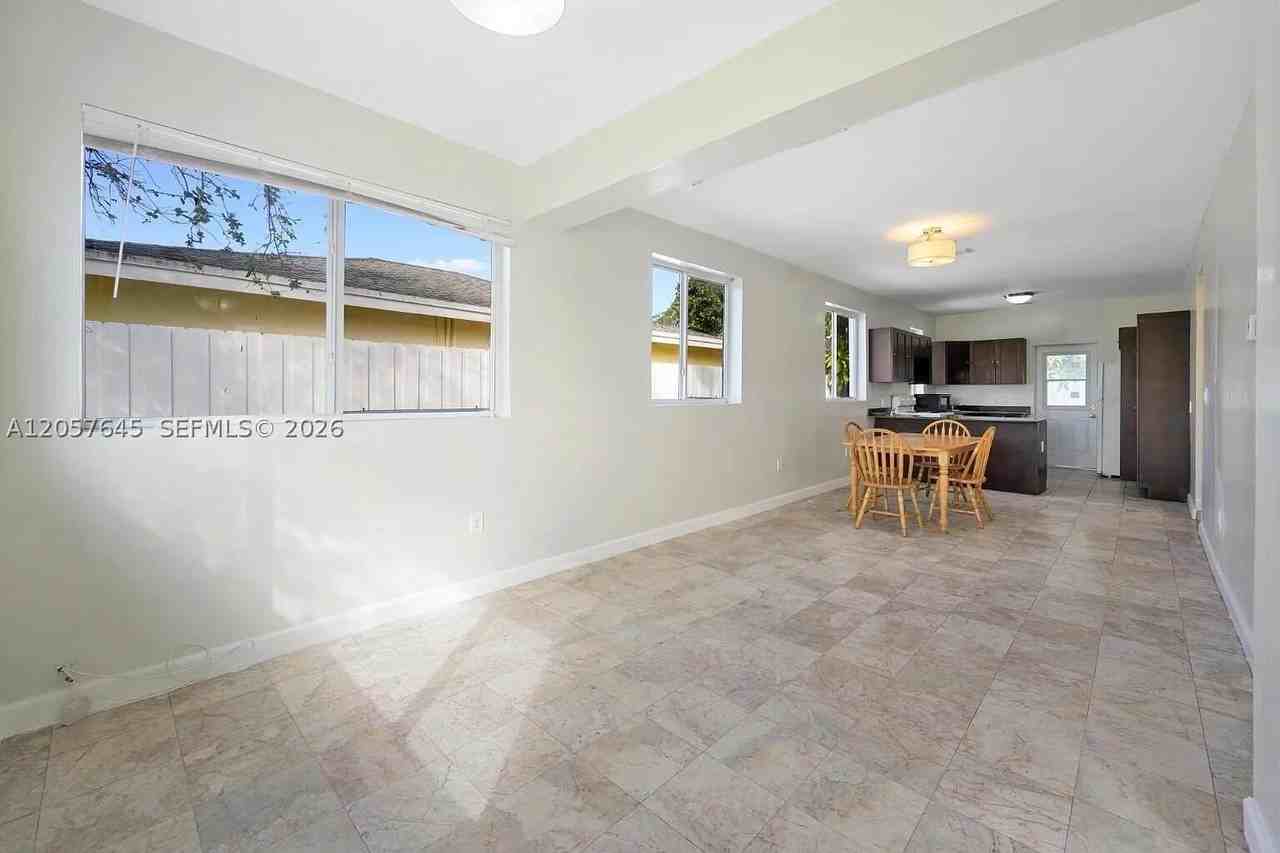 8861 Sw 127th Ter #0 - Photo 6 of 25