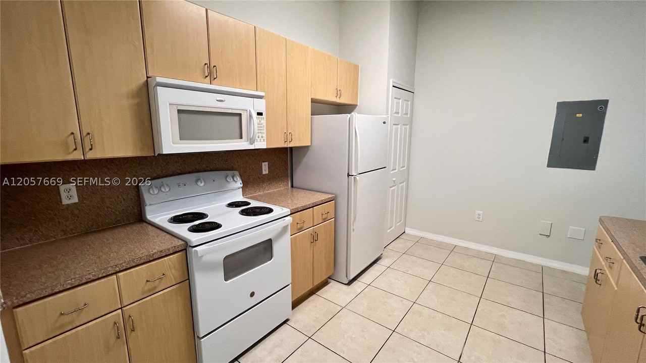 22841 Sw 88th Pl #301 - Photo 4 of 33
