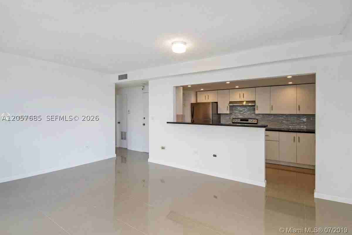 7545 E Treasure Dr #2H - Photo 6 of 38