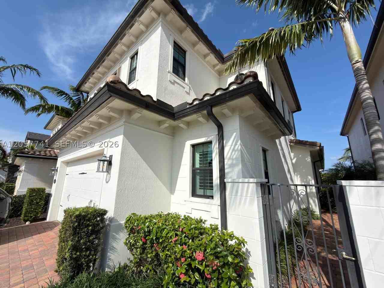 455 Sw 113th Ln #455 - Photo 3 of 48