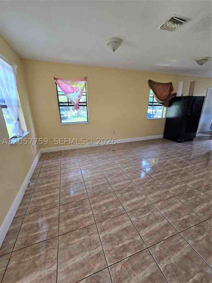 311 Nw 97th St #311 - Photo 4 of 10