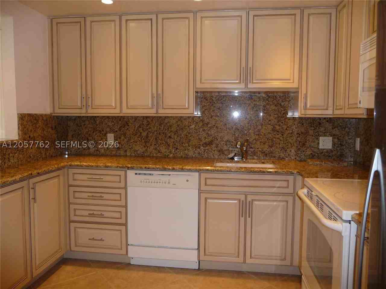 18071 Biscayne Blvd #603 - Photo 2 of 45