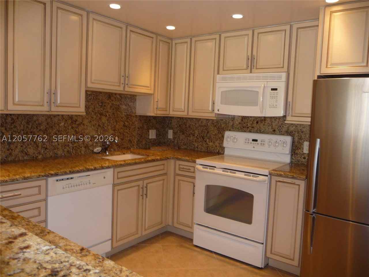 18071 Biscayne Blvd #603 - Photo 3 of 45