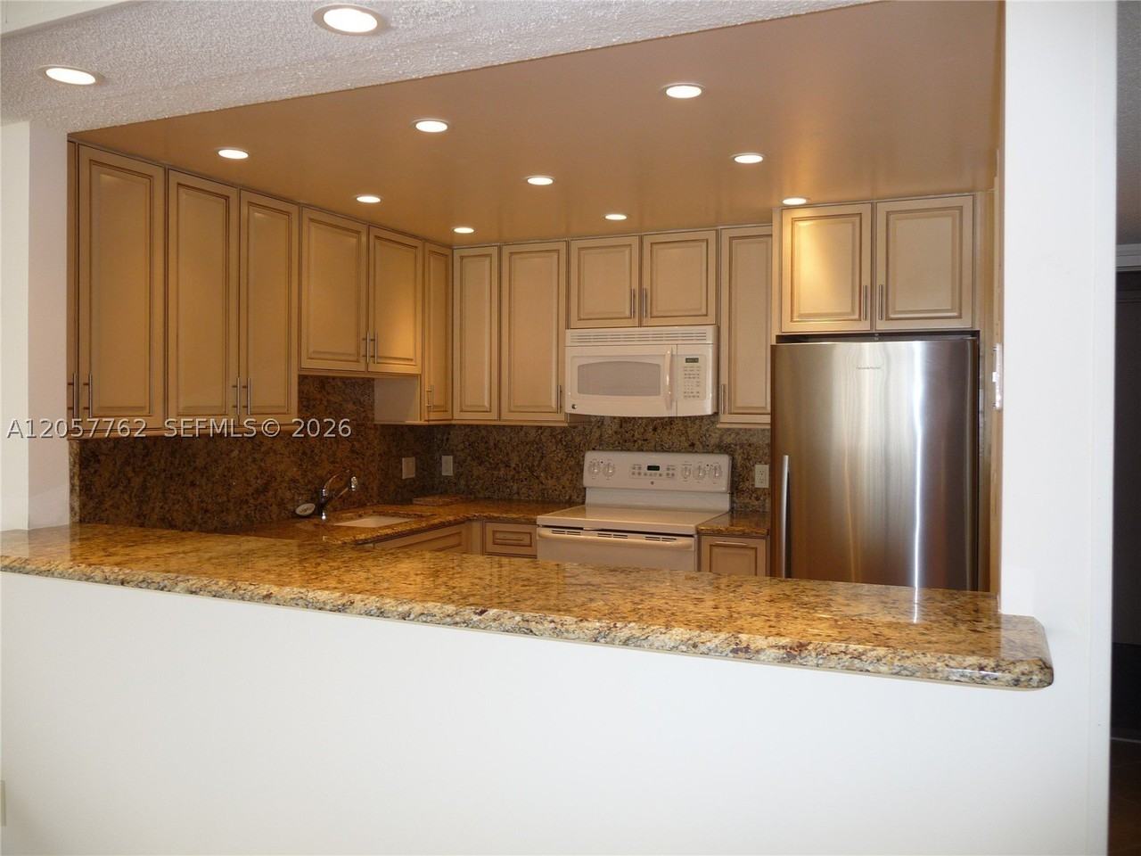 18071 Biscayne Blvd #603 - Photo 5 of 45