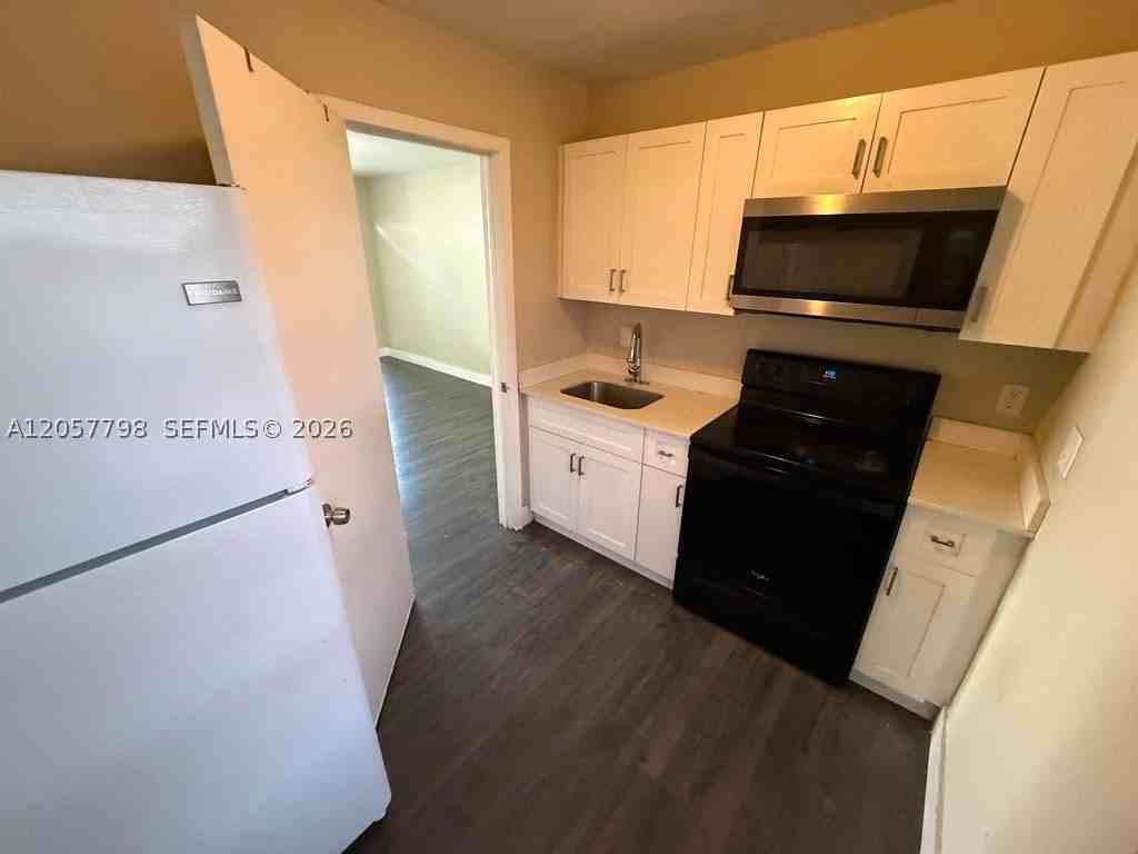 2140 Nw 24th St #2 - Photo 3 of 7