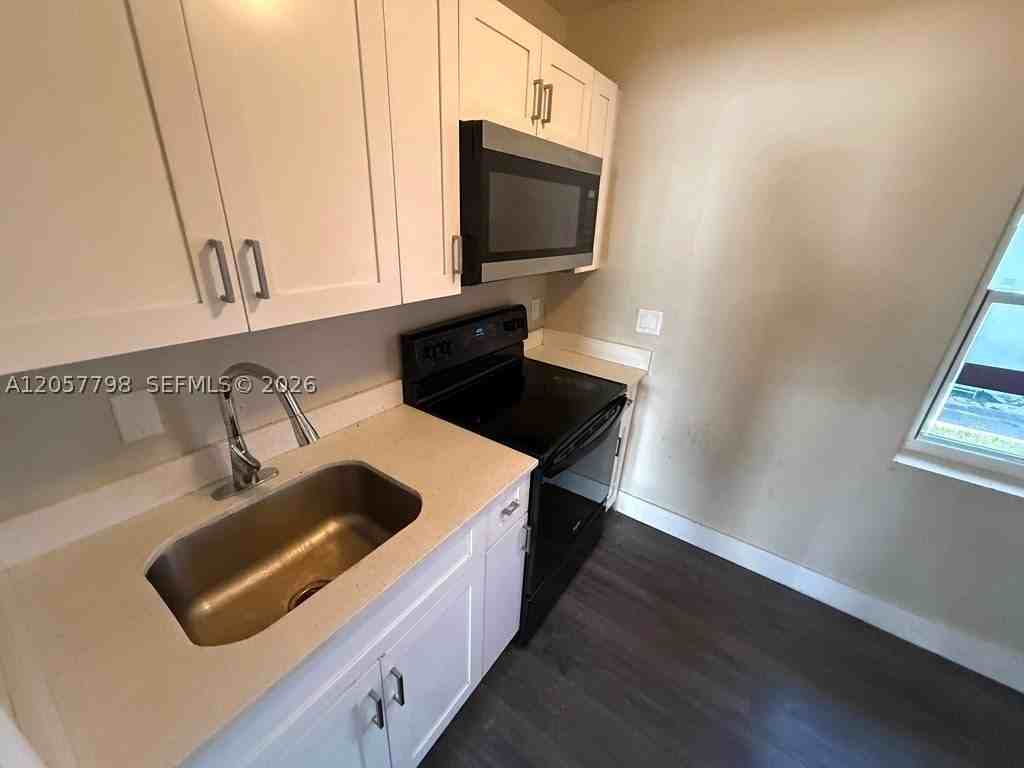2140 Nw 24th St #2 - Photo 4 of 7