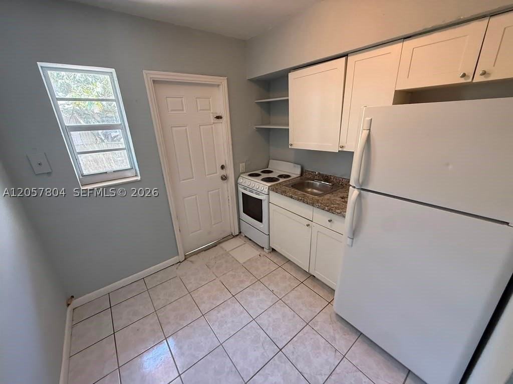 3129 Sw 9th St #2 - Photo 3 of 8