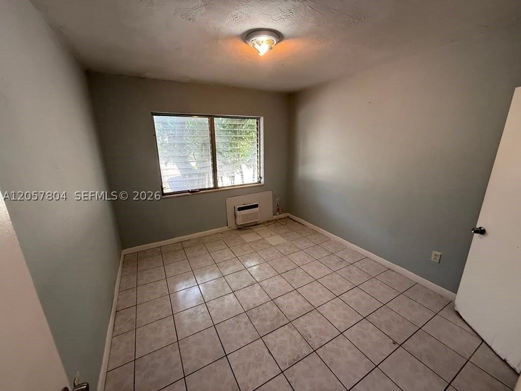 3129 Sw 9th St #2 - Photo 4 of 8