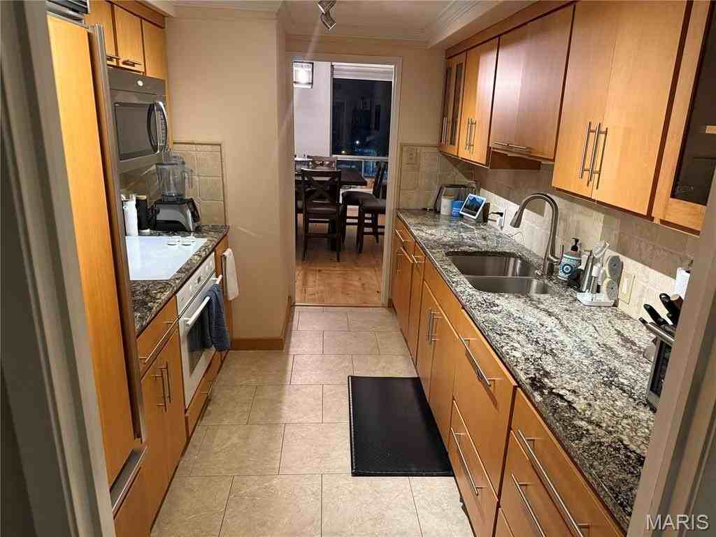 4501 Lindell Blvd #4B - Photo 2 of 13