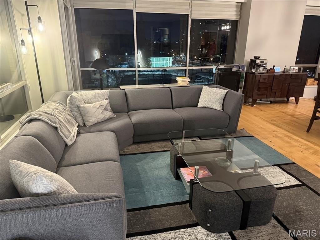4501 Lindell Blvd #4B - Photo 4 of 13