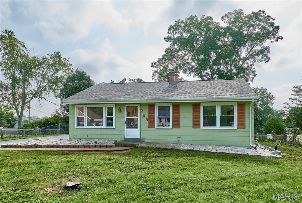 228 Newton Pl - Photo 2 of 20