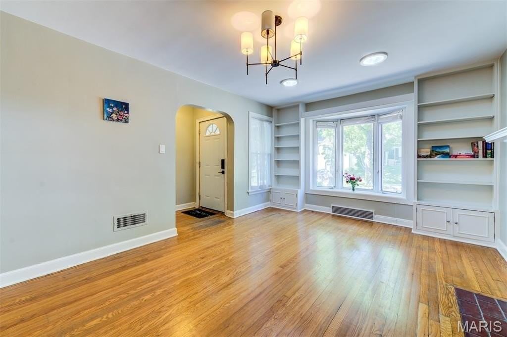 8670 Eulalie Ave - Photo 7 of 20