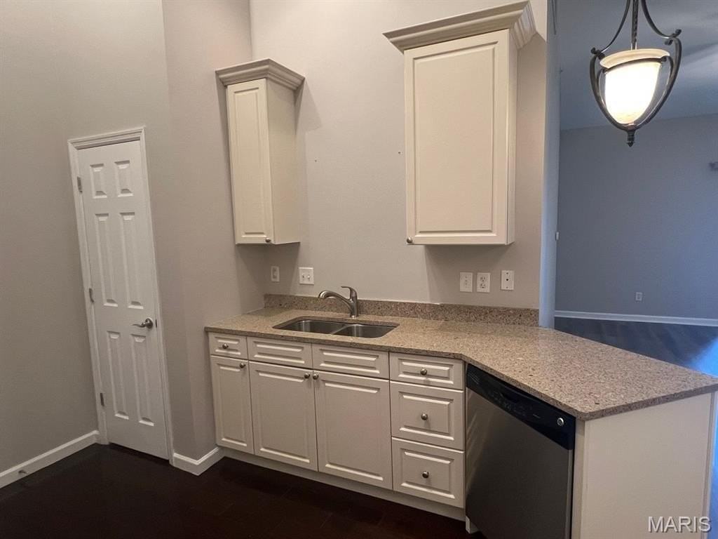 6431 Brookfield Court Dr #203 - Photo 6 of 12