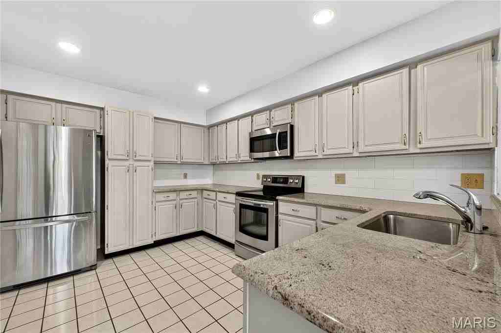 1010 Thoreau Ct #302 - Photo 3 of 28