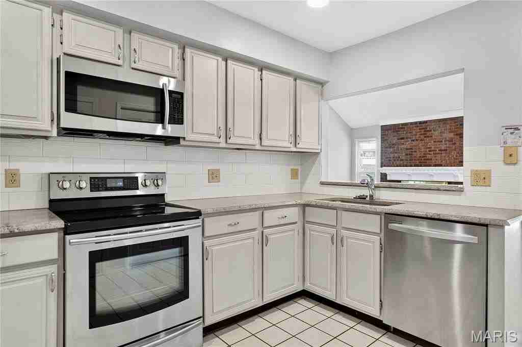 1010 Thoreau Ct #302 - Photo 4 of 28