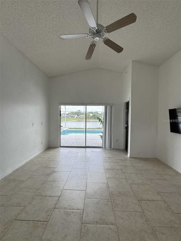 1144 Clear Creek Cir - Photo 3 of 12