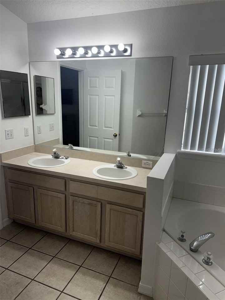 1144 Clear Creek Cir - Photo 6 of 12