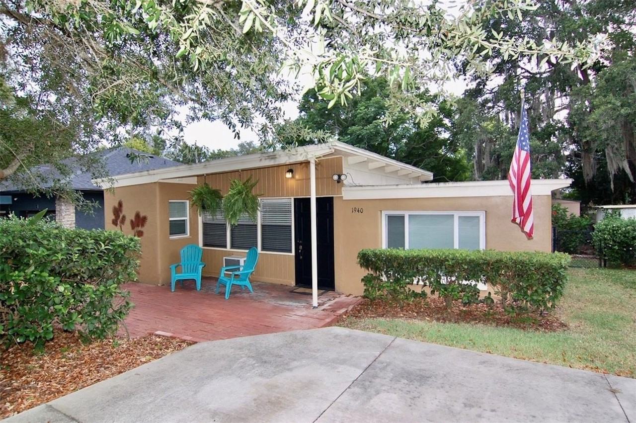 1940 Sunset Ln