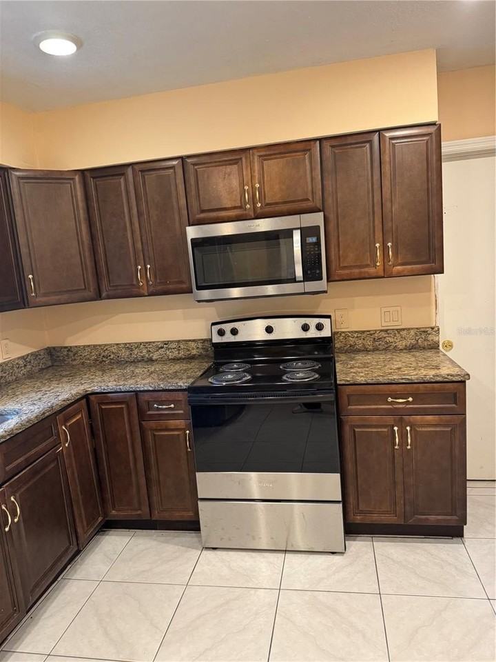 5816 Viking Rd - Photo 4 of 12