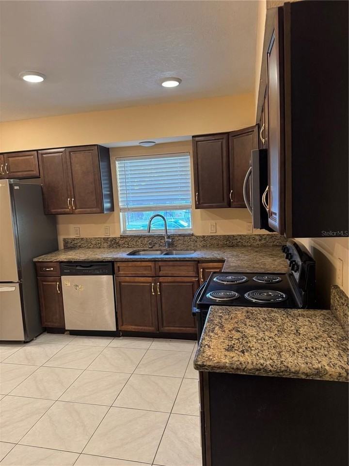 5816 Viking Rd - Photo 5 of 12