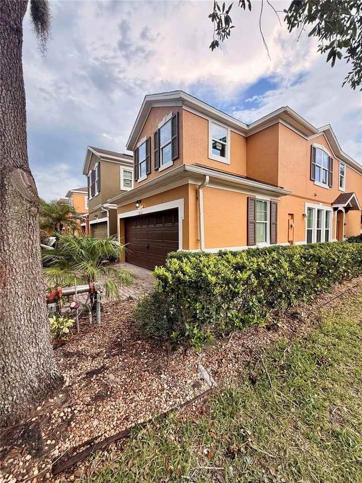 9412 Strongbark Ln - Photo 2 of 34