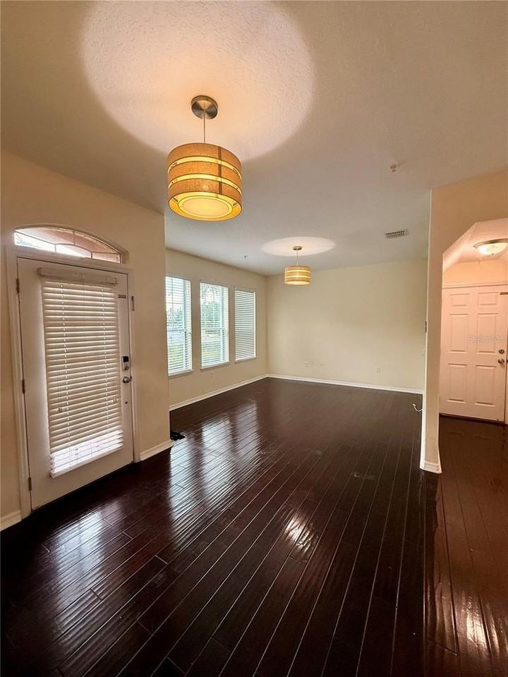 9412 Strongbark Ln - Photo 4 of 34