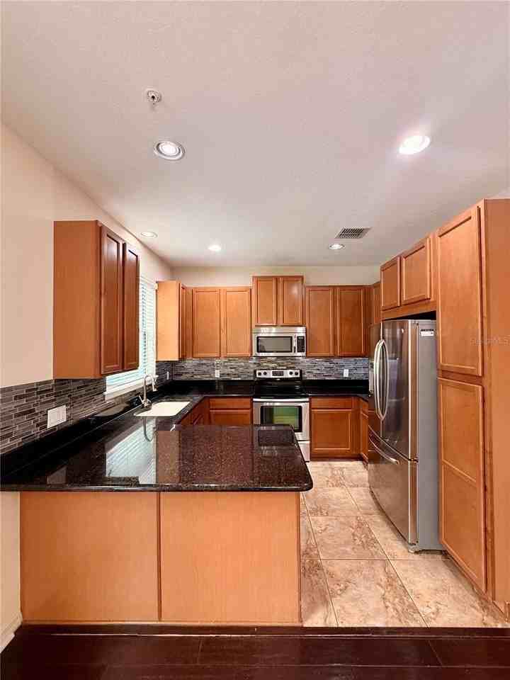 9412 Strongbark Ln - Photo 7 of 34