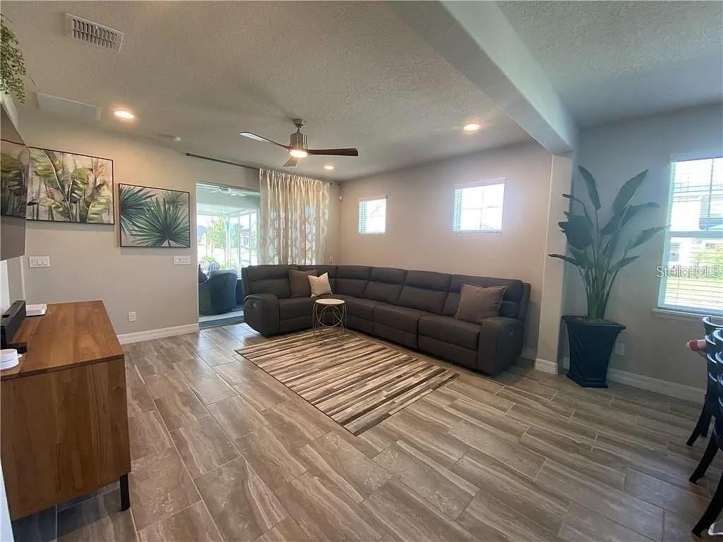 7902 Corkfield Ave - Photo 7 of 11