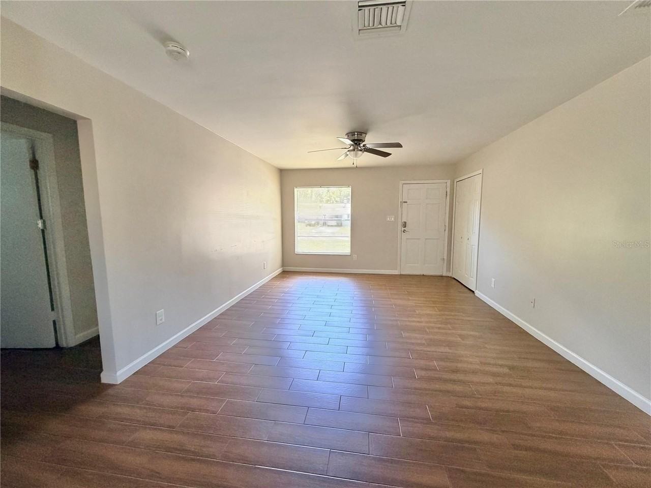 130 S Bulova Dr - Photo 2 of 18