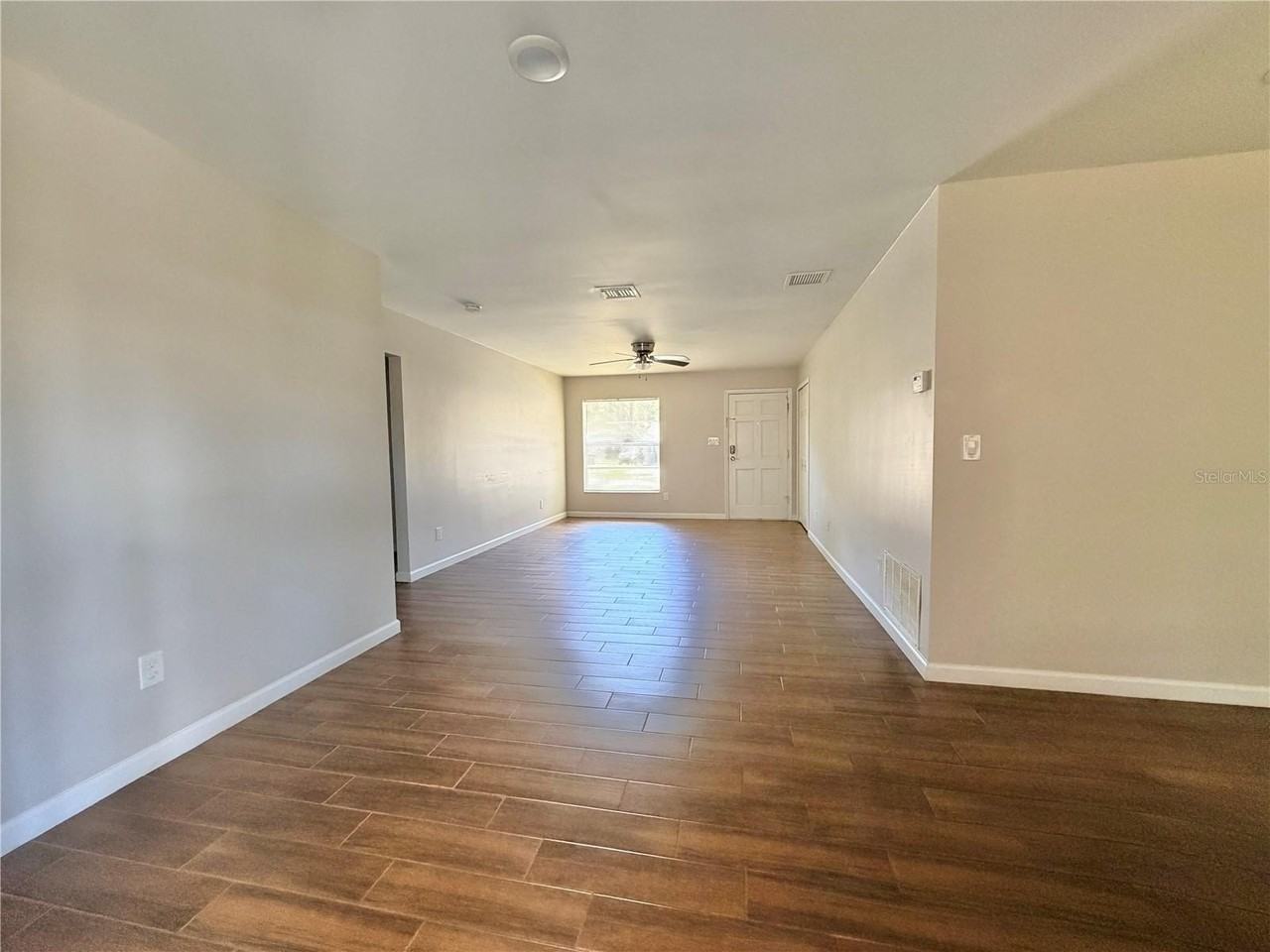 130 S Bulova Dr - Photo 3 of 18