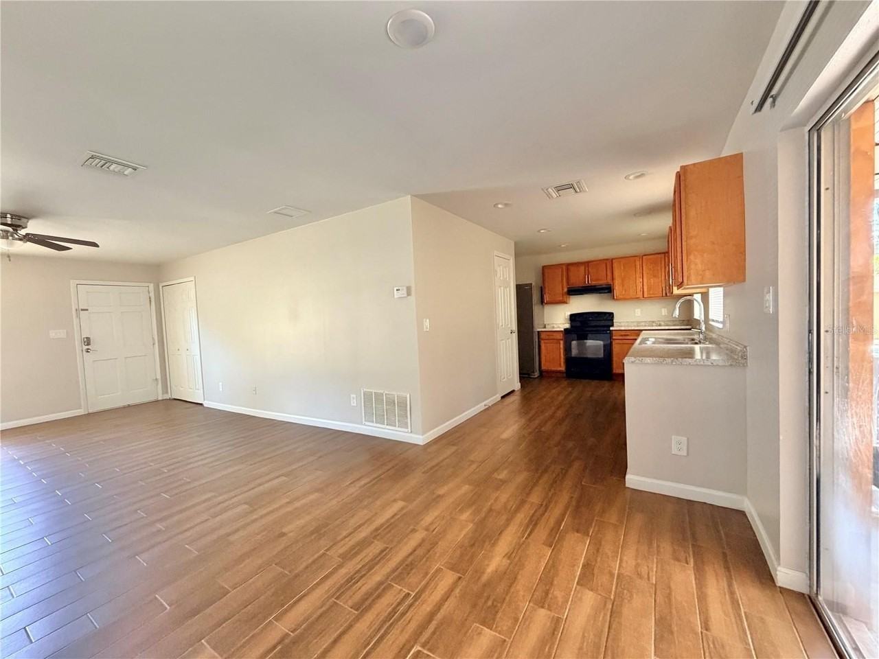 130 S Bulova Dr - Photo 4 of 18