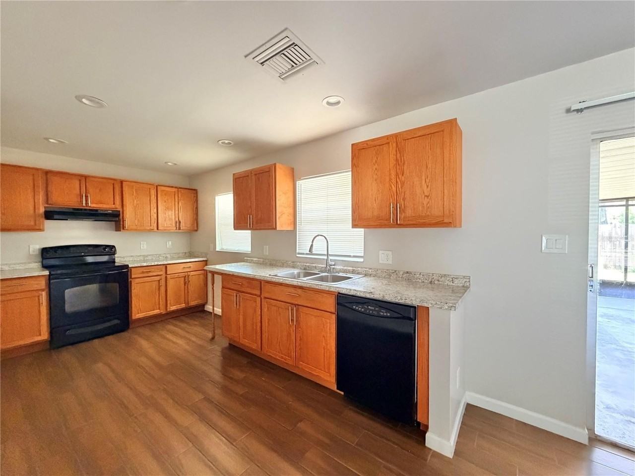 130 S Bulova Dr - Photo 5 of 18
