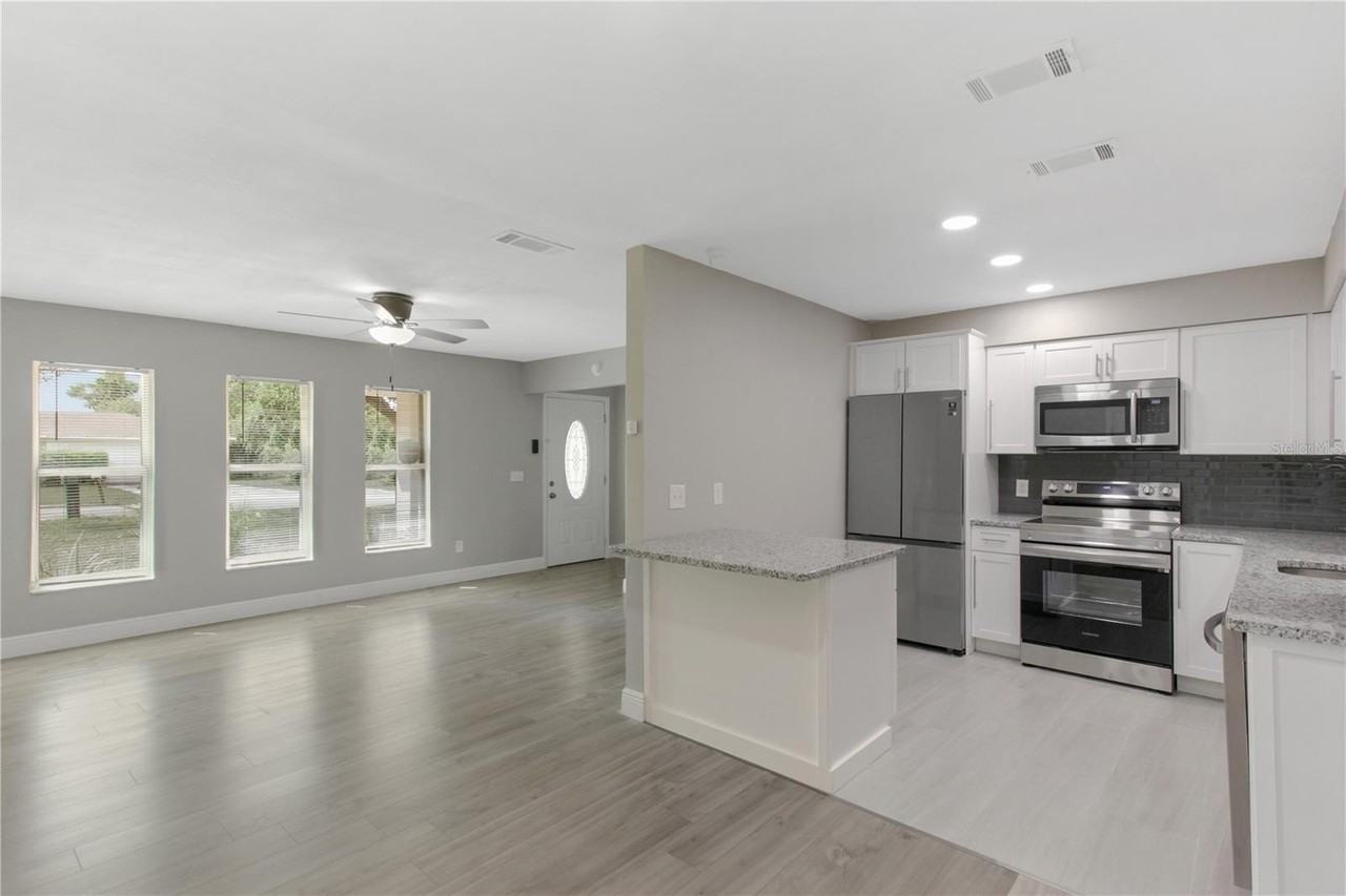 1022 Norwood Dr - Photo 6 of 20