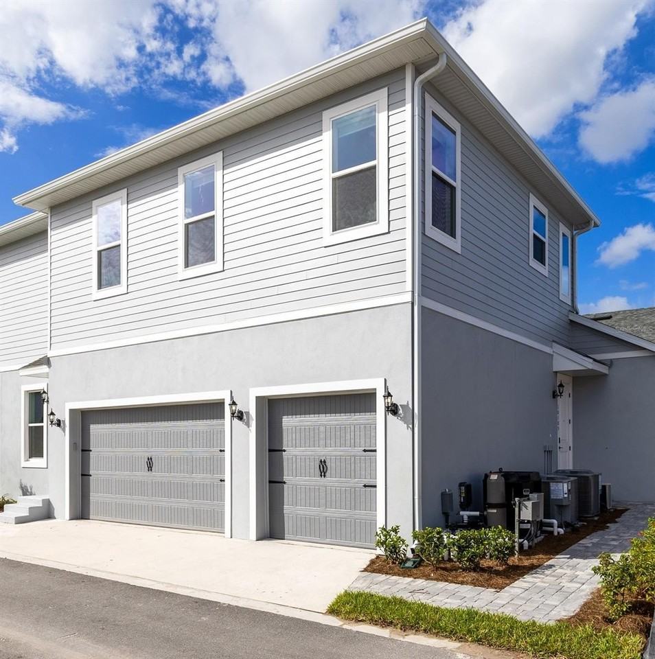 10105 HASSELMANN Alley - Photo 2 of 27