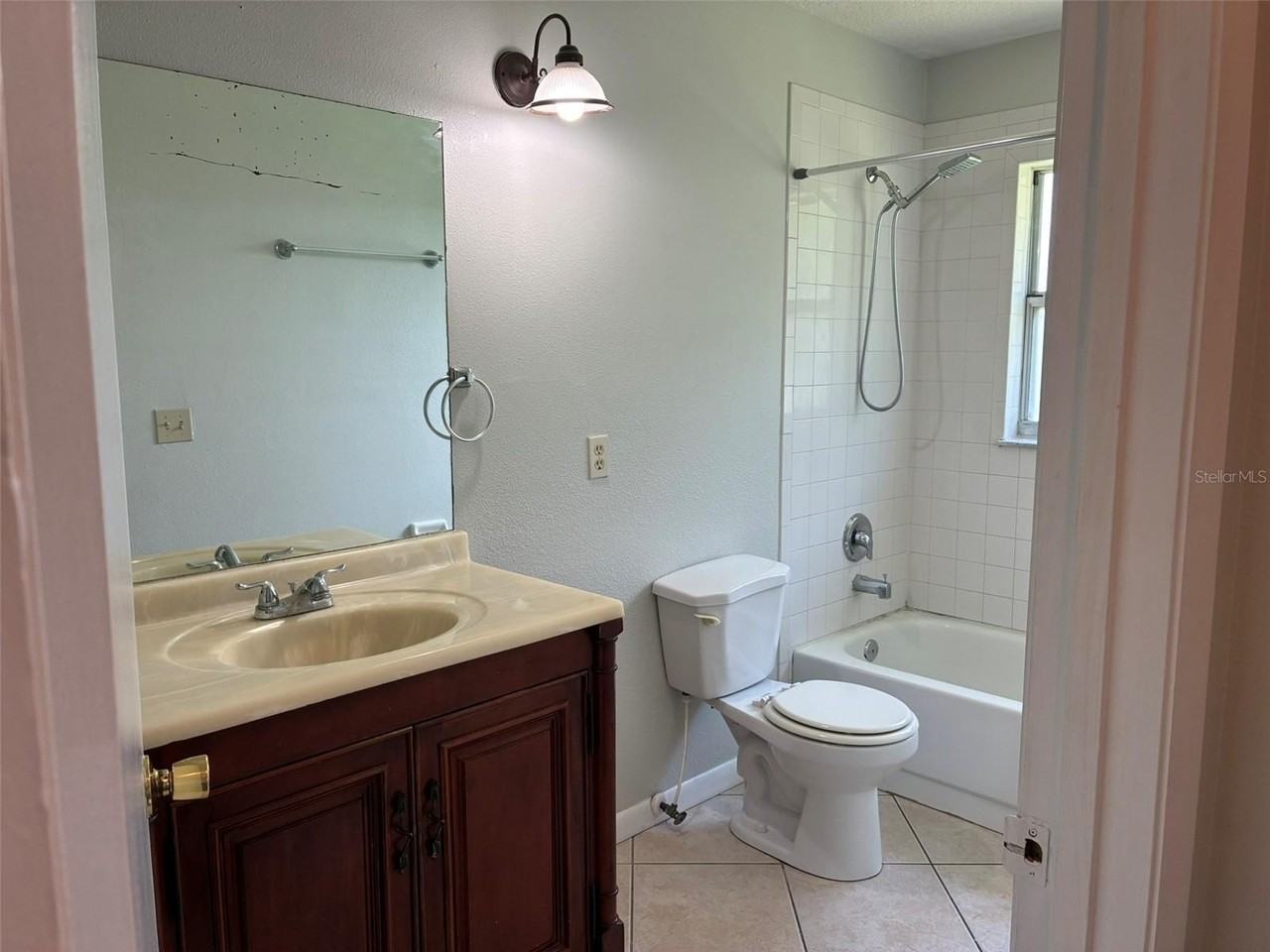 320 Queen Ave - Photo 5 of 16