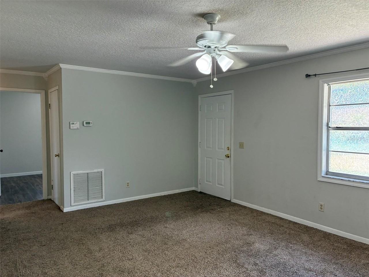 320 Queen Ave - Photo 7 of 16