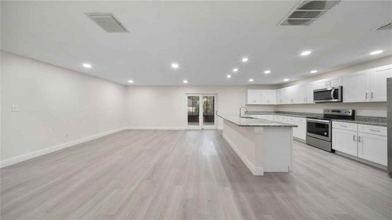 2662 Derbyshire Rd - Photo 4 of 21