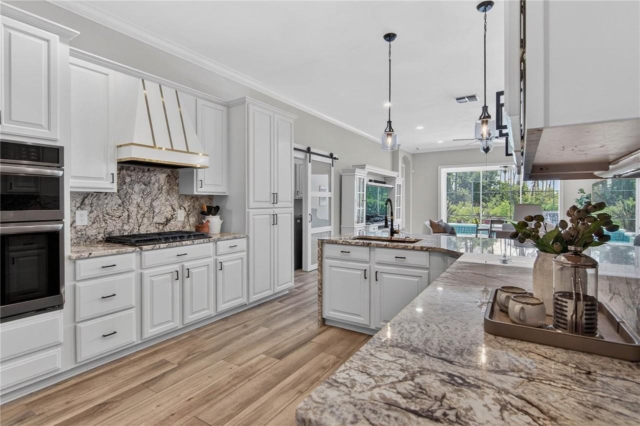 8411 Woburn Ct - Photo 4 of 30