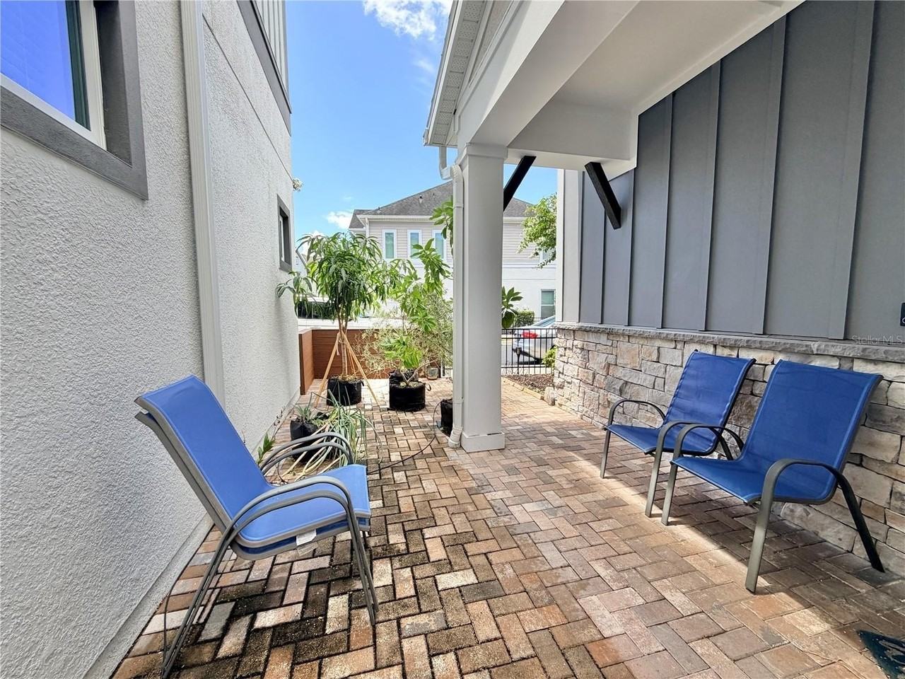 660 Rosewood Way - Photo 3 of 25