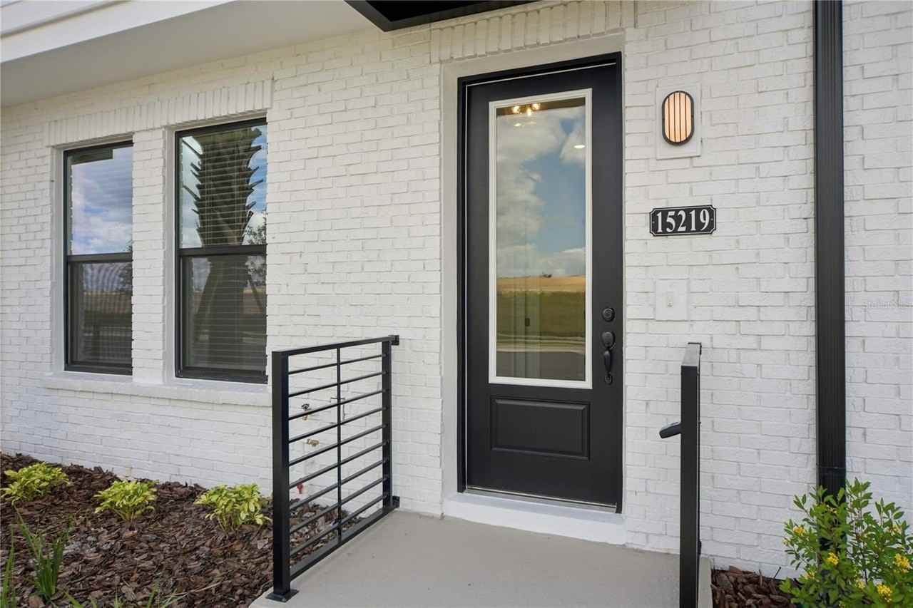 15219 Hamlin Park Dr - Photo 4 of 32