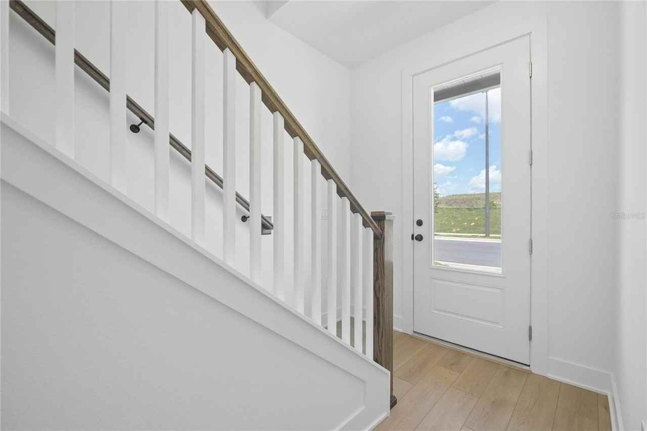 15219 Hamlin Park Dr - Photo 5 of 32