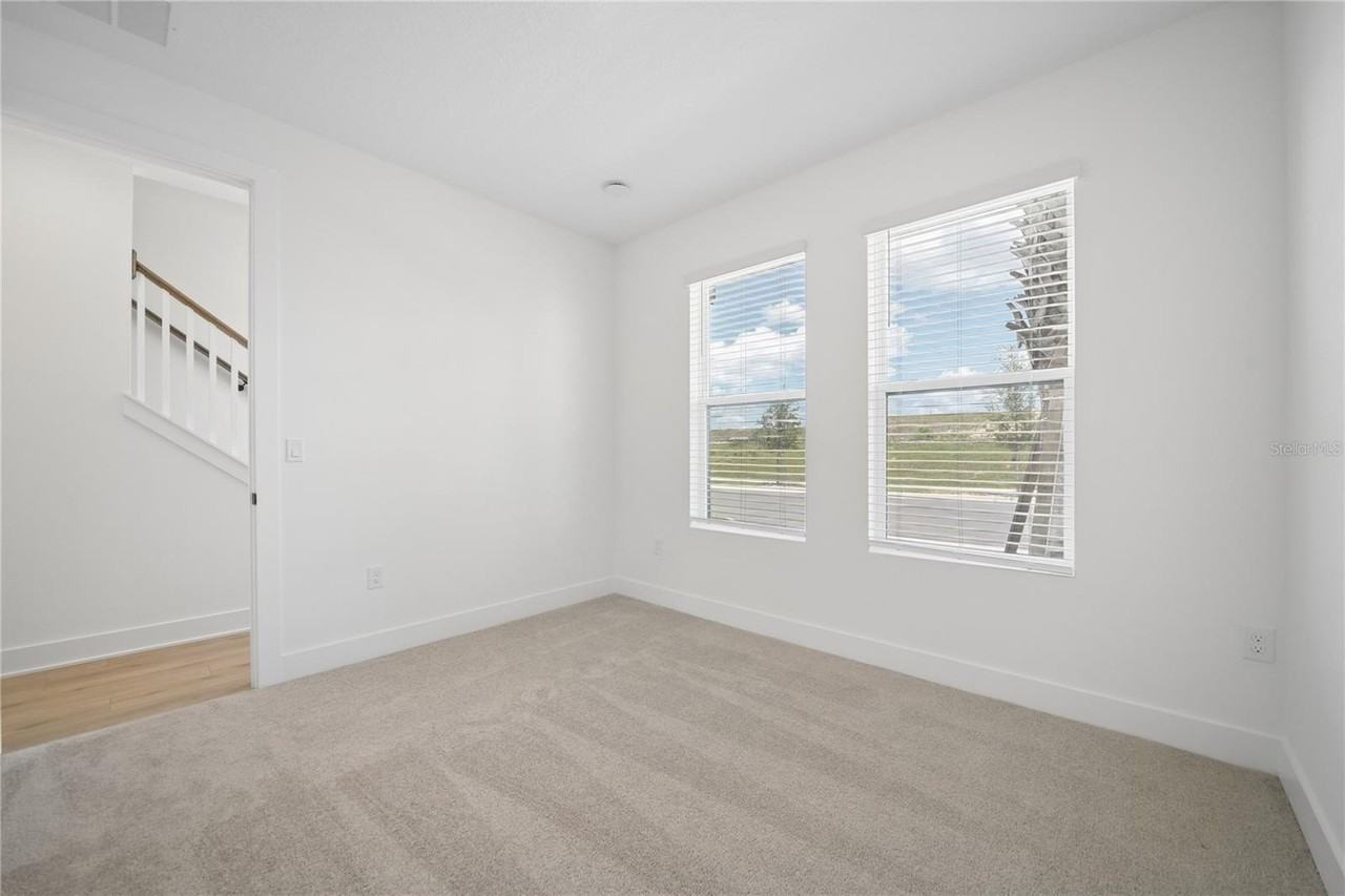 15219 Hamlin Park Dr - Photo 6 of 32