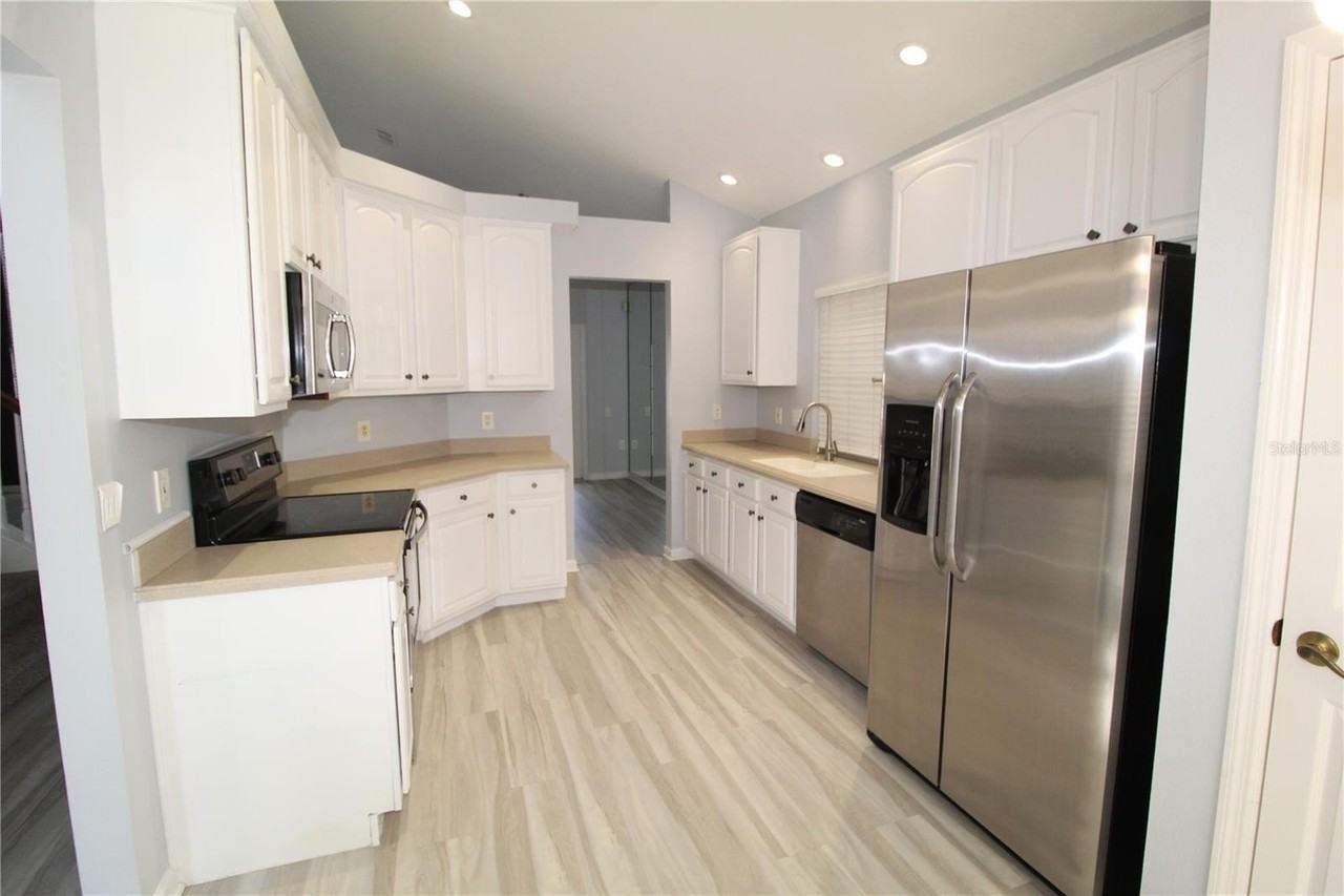 6031 Bay Valley Ct - Photo 4 of 23