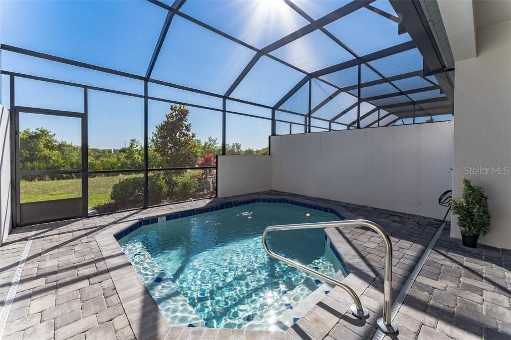 490 Captiva Dr - Photo 2 of 26