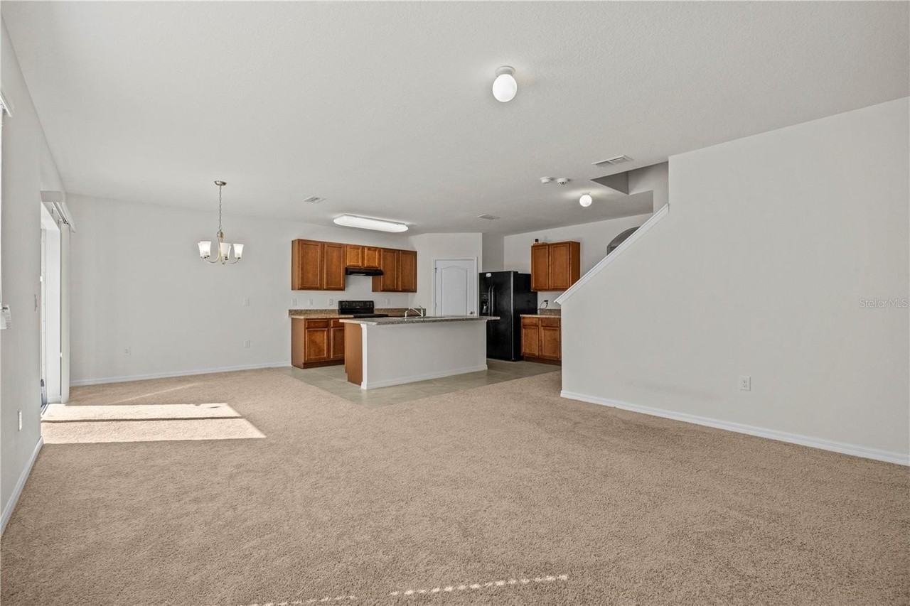 817 Sheen Cir - Photo 3 of 27