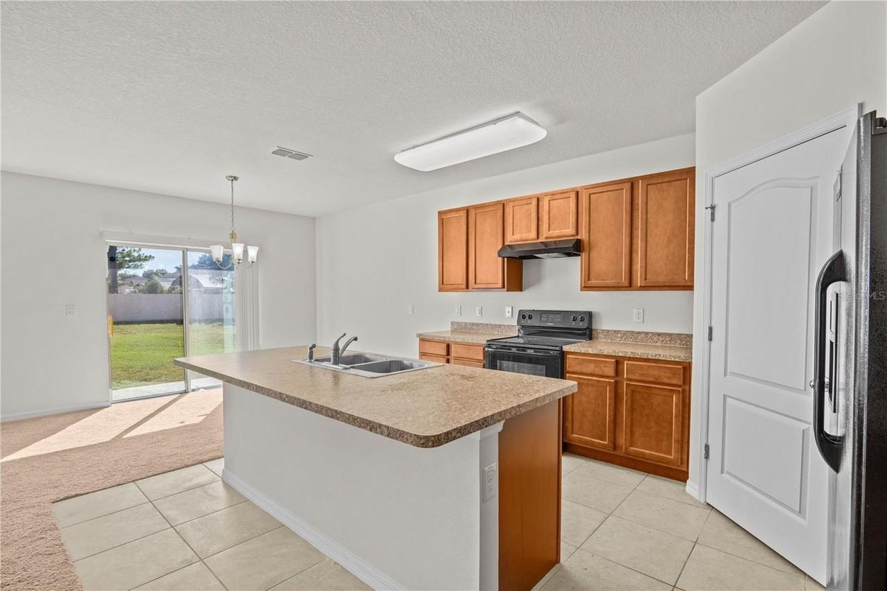 817 Sheen Cir - Photo 4 of 27