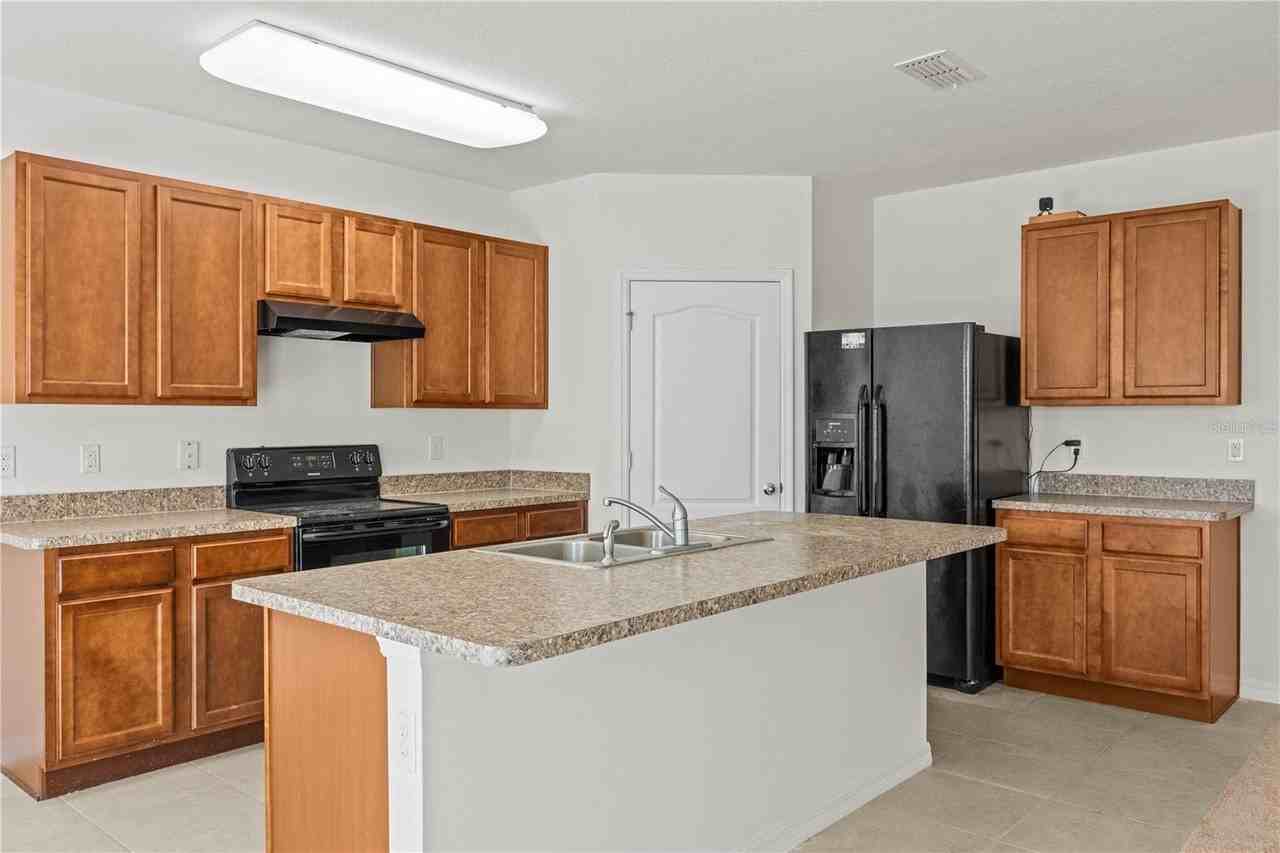 817 Sheen Cir - Photo 5 of 27