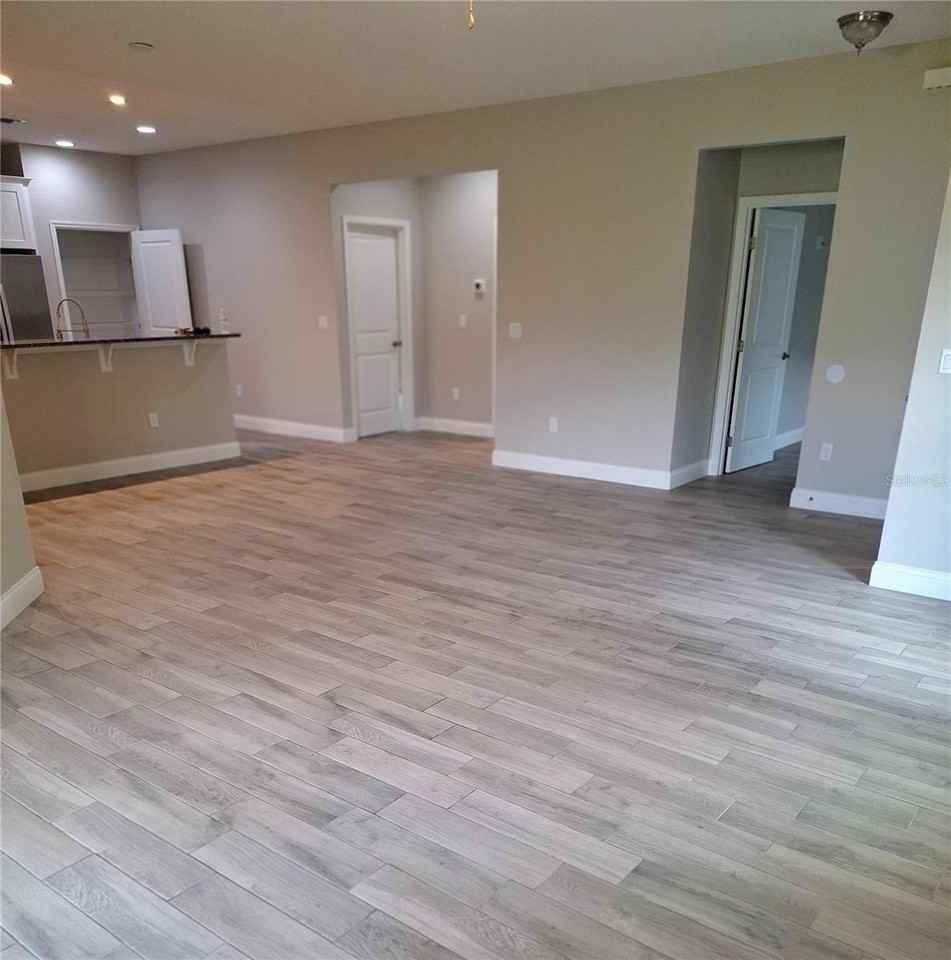 20635 Majestic St - Photo 4 of 25