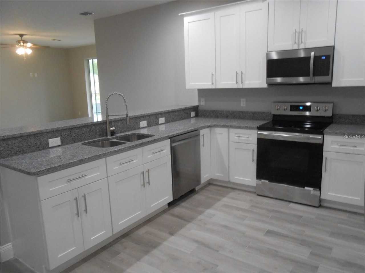 20635 Majestic St - Photo 6 of 25